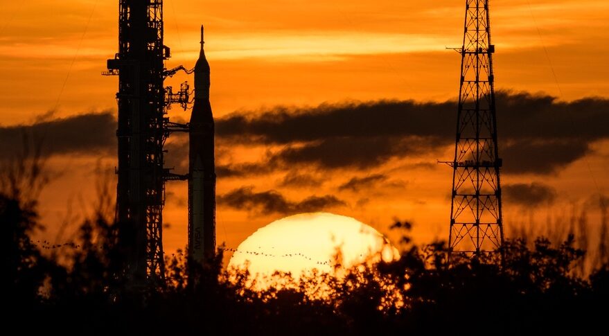 Malam Ini, NASA Luncurkan Roket Pembawa Kapsul Ke Bulan – Jernih.co