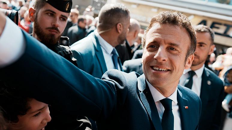 Emmanuel Macron Ungguli Marine Le Pen Untuk Berkuasa Di Prancis Lima ...